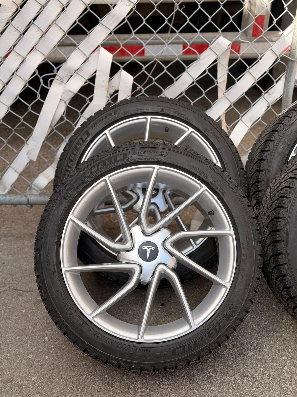 Tesla Model 3 - Michelin X-ICE SNOW Package