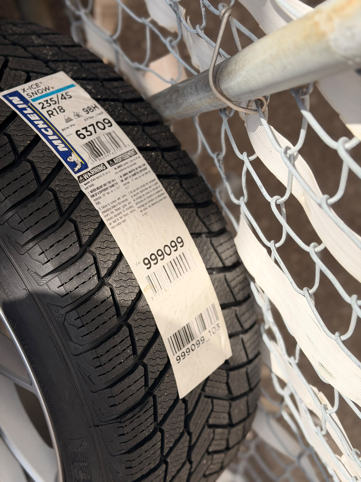 Tesla Model 3 - Michelin X-ICE SNOW Package